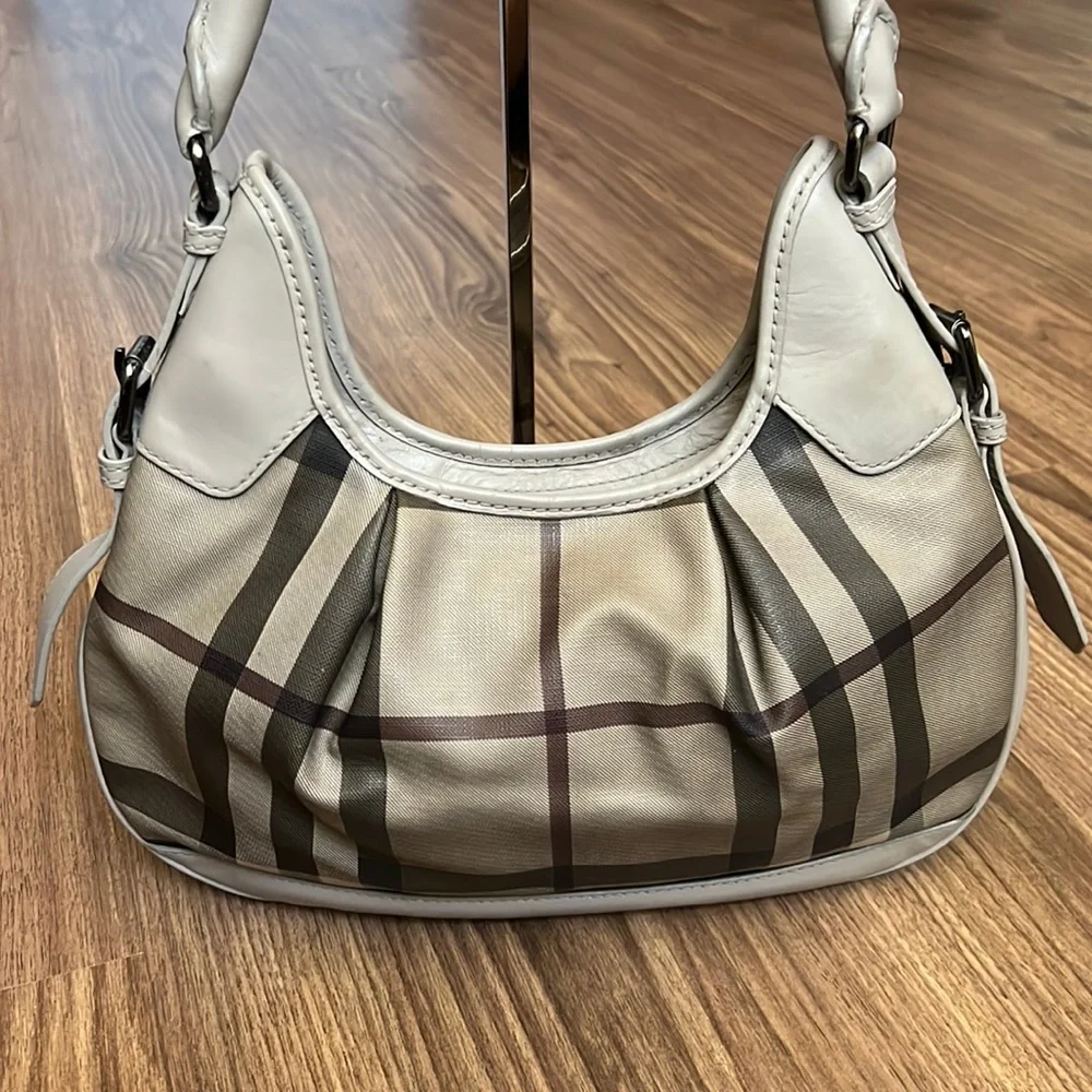A40- 💯 % authentic Burberry shoulder bag - Picture 4 of 16